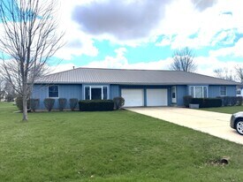 2563 N 4645th Rd in Somonauk, IL - Building Photo