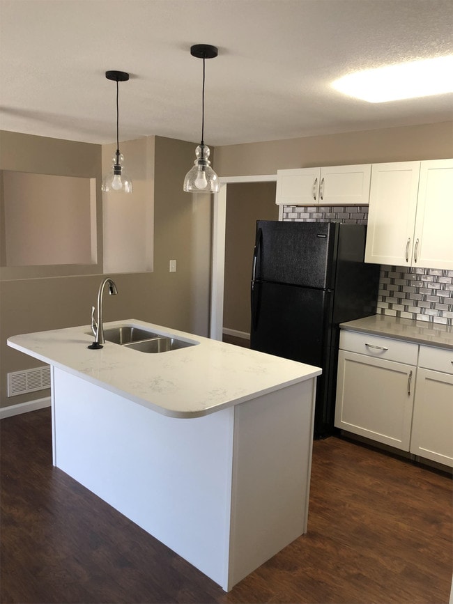 property at 1256 N Country Acres Ave