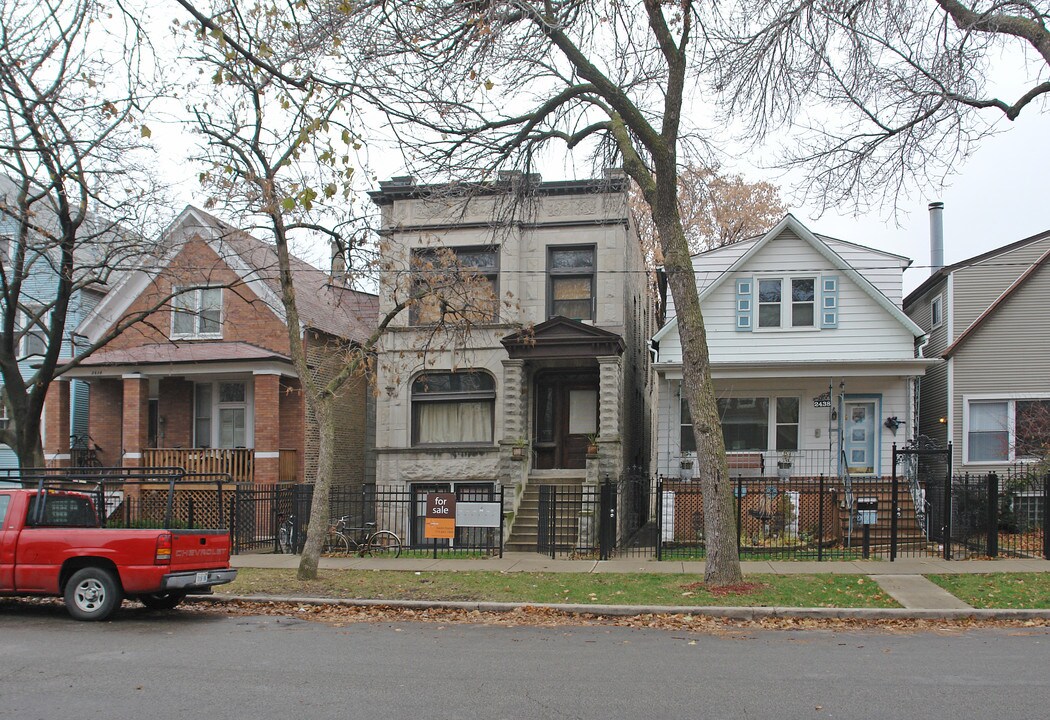 2436 N Maplewood Ave in Chicago, IL - Building Photo