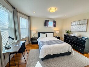 34 Clay St, Unit 3B in Cambridge, MA - Foto de edificio - Building Photo