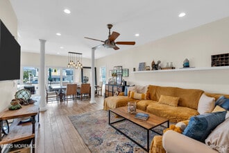 93 Ocean Ave in Manasquan, NJ - Building Photo - Building Photo