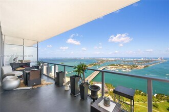 1100 Biscayne Blvd in Miami, FL - Building Photo - Building Photo