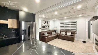 32 Dromore Cres in Toronto, ON - Building Photo