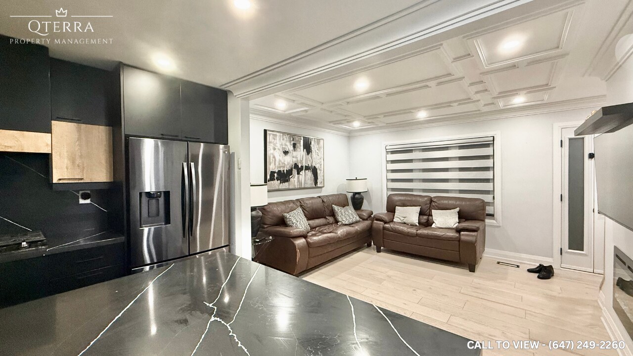 32 Dromore Cres in Toronto, ON - Building Photo