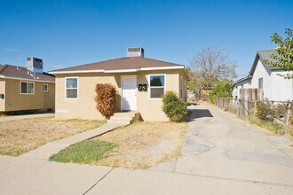 322 Woodrow Ave-Unit -Front in Bakersfield, CA - Building Photo - Building Photo