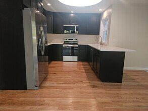 141 Country Squire Dr in Cromwell, CT - Building Photo - Building Photo