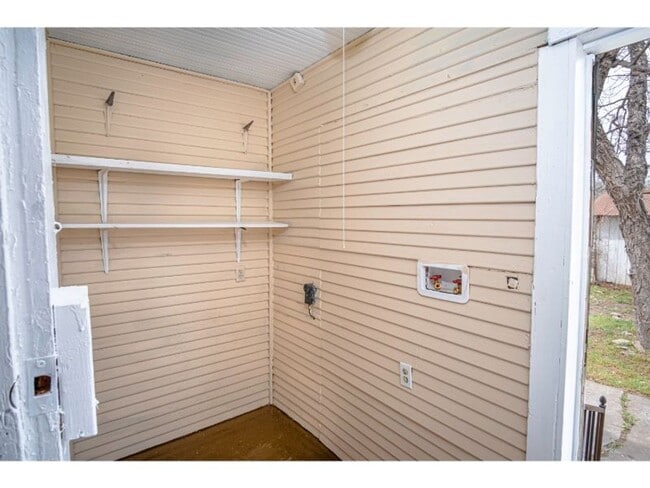 property at 1101 Gibbs St