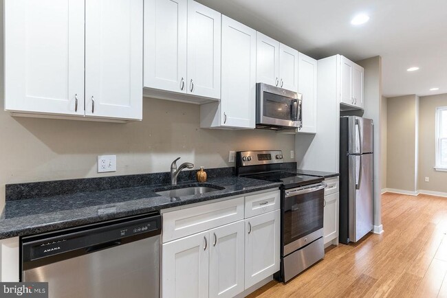 property at 616 S 4th St