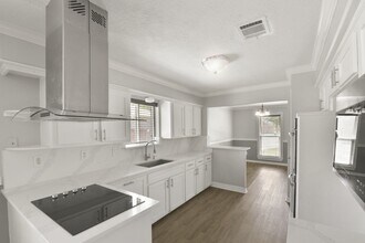 15710 Creekhaven Dr in Houston, TX - Building Photo - Building Photo