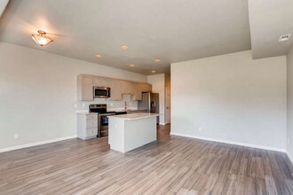 Sable Commons Townhomes in Aurora, CO - Building Photo - Building Photo