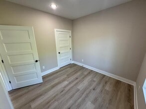 5445 N Bressler Dr in Park City, KS - Building Photo - Building Photo