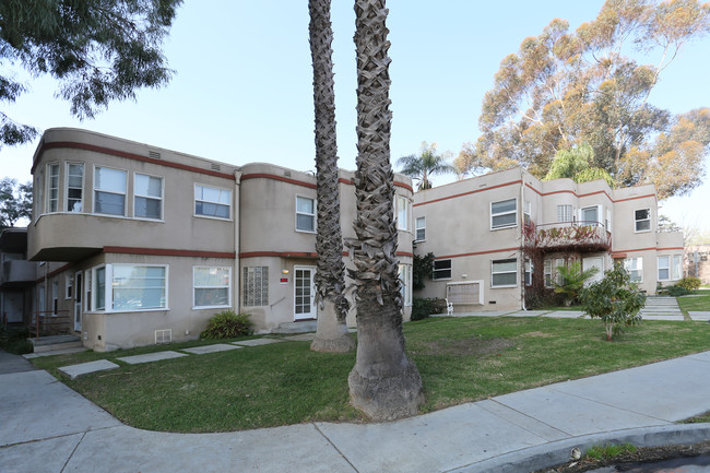 Bundy Apartments in Los Angeles, CA - Foto de edificio - Building Photo
