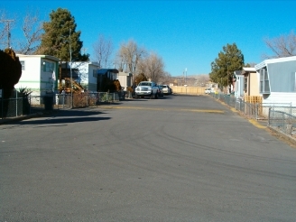 Silver Crown Mobile Home Park in Sun Valley, NV - Foto de edificio