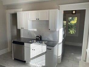 222 W 33rd St in Minneapolis, MN - Building Photo - Building Photo