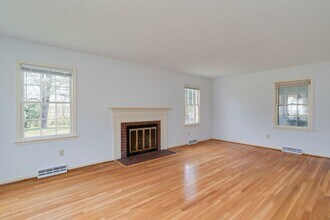 109 Beecham Dr in Yorktown, VA - Building Photo - Building Photo