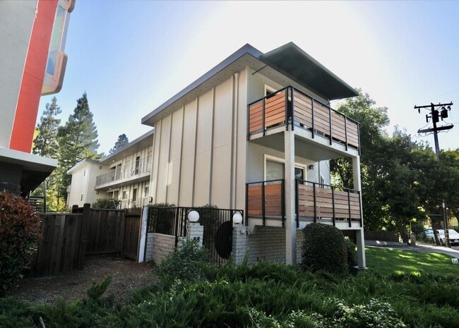 88 Claremont Ave in Redwood City, CA - Building Photo - Building Photo