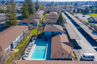 Bella Vista in Napa, CA - Foto de edificio - Building Photo