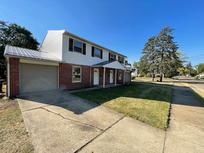 3425 Arnold Ave NW