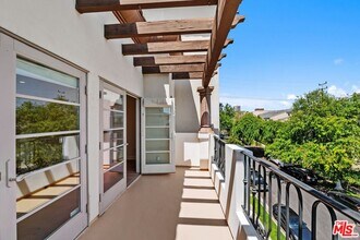 1821 Fairburn Ave in Los Angeles, CA - Building Photo - Building Photo