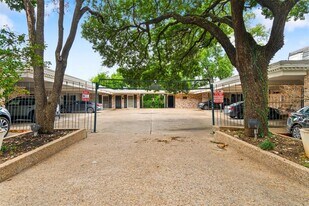 2704 San Pedro St in Austin, TX - Building Photo