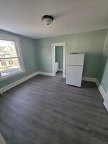 21 Pearl St in Torrington, CT - Building Photo