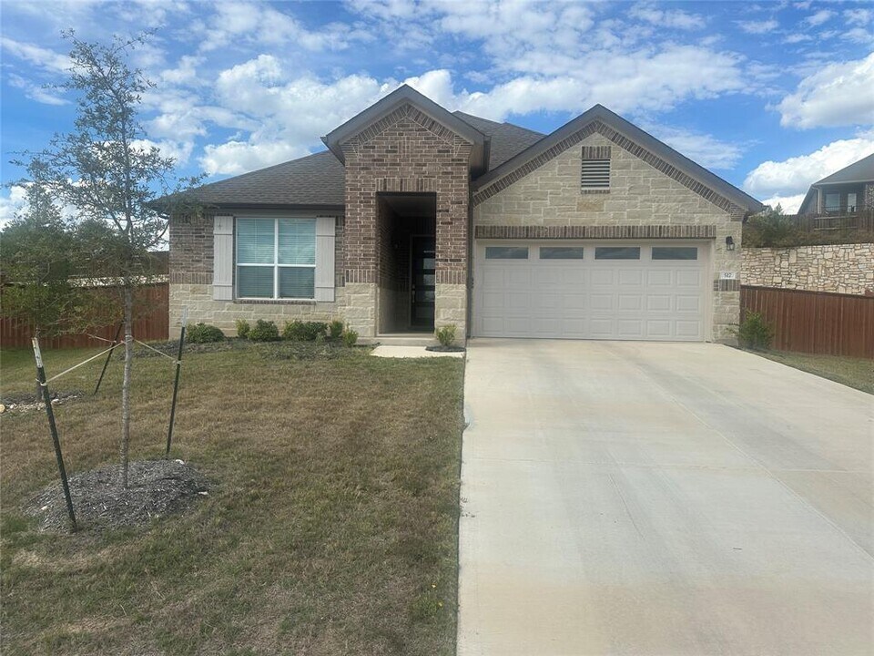 517 Elk Herd Cv in Georgetown, TX - Building Photo