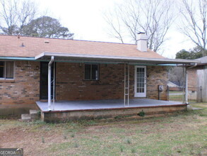 10202 Foxfire Terrace in Jonesboro, GA - Building Photo - Building Photo