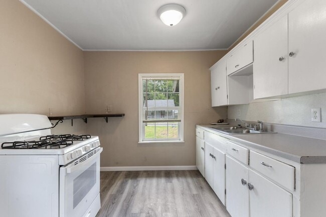 3806 W Admiral Blvd in Tulsa, OK - Building Photo - Building Photo