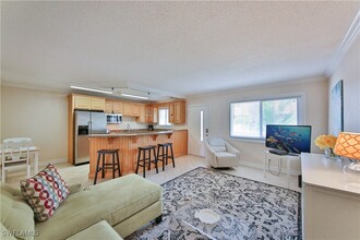 1100 Gulf Shore Blvd N in Naples, FL - Foto de edificio - Building Photo