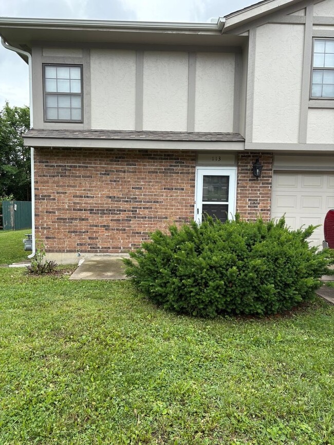 property at 115-115 W Foxwood Dr
