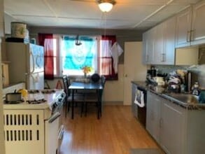 197 Standish Ave, Unit 3 in Plymouth, MA - Building Photo - Building Photo