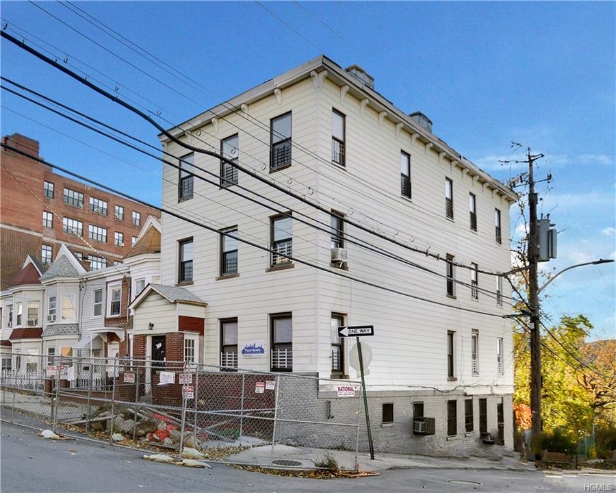 97 Waverly St in Yonkers, NY - Building Photo