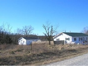 909-913 Niangua Rd in Niangua, MO - Foto de edificio - Building Photo