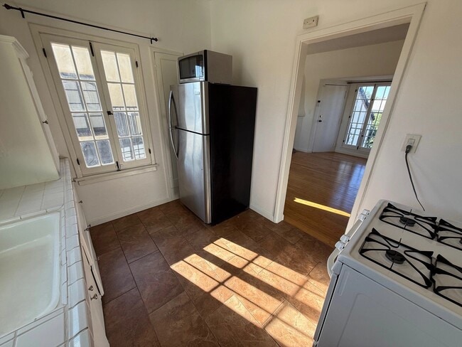 1154 N Curson Ave in West Hollywood, CA - Building Photo - Building Photo