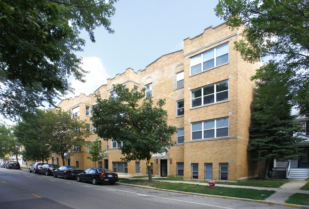 2038 W. Touhy Ave. in Chicago, IL - Building Photo