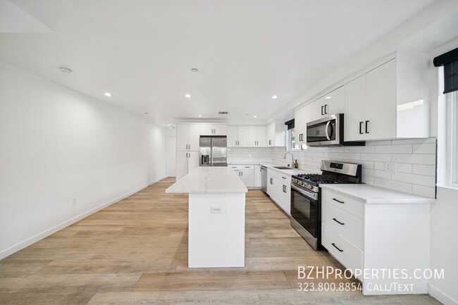 property at 837 1/2 N Harvard Blvd