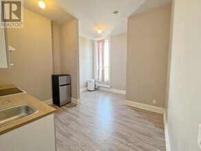 490 Queen St W in Toronto, ON - Building Photo - Building Photo