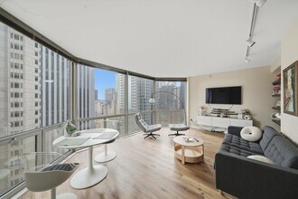 222 N Columbus Dr, Unit 2510 in Chicago, IL - Building Photo - Building Photo