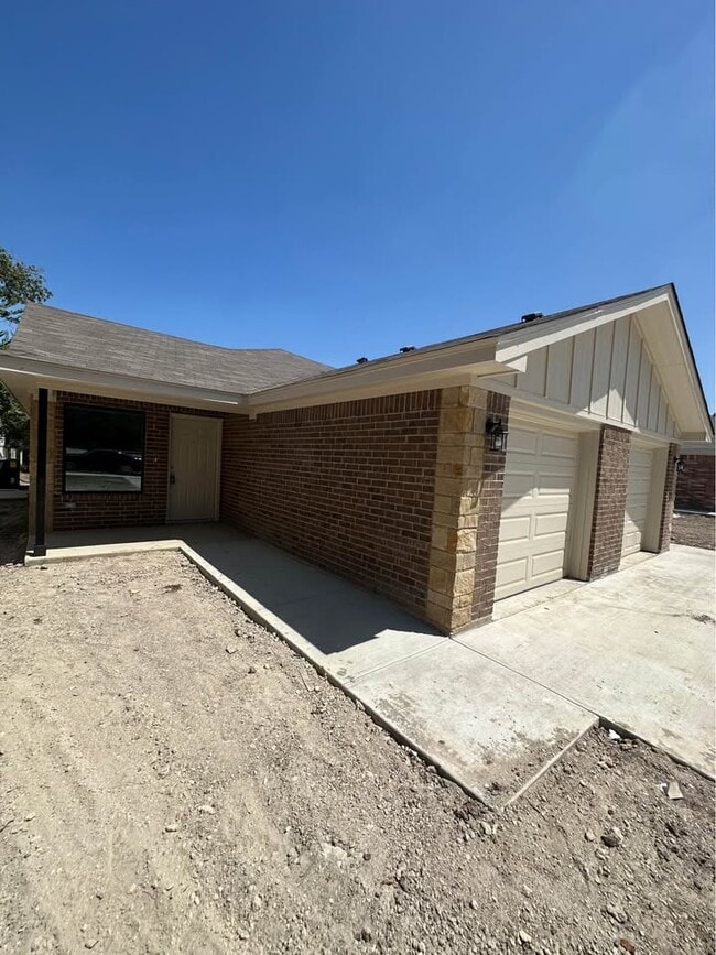 1204 N 8th St in Killeen, TX - Foto de edificio - Building Photo