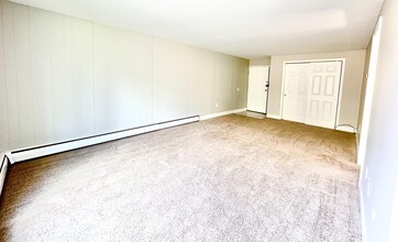 CAMBRIDGE APTS -- 043 in Coraopolis, PA - Building Photo - Interior Photo