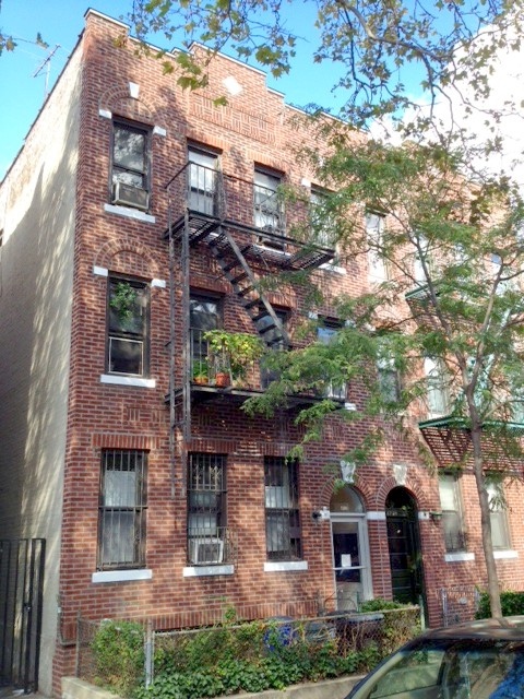 4730 48th St in Woodside, NY - Foto de edificio