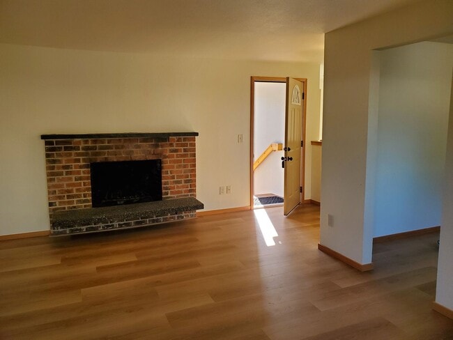 2907 Glendale Dr W in University Place, WA - Building Photo - Building Photo