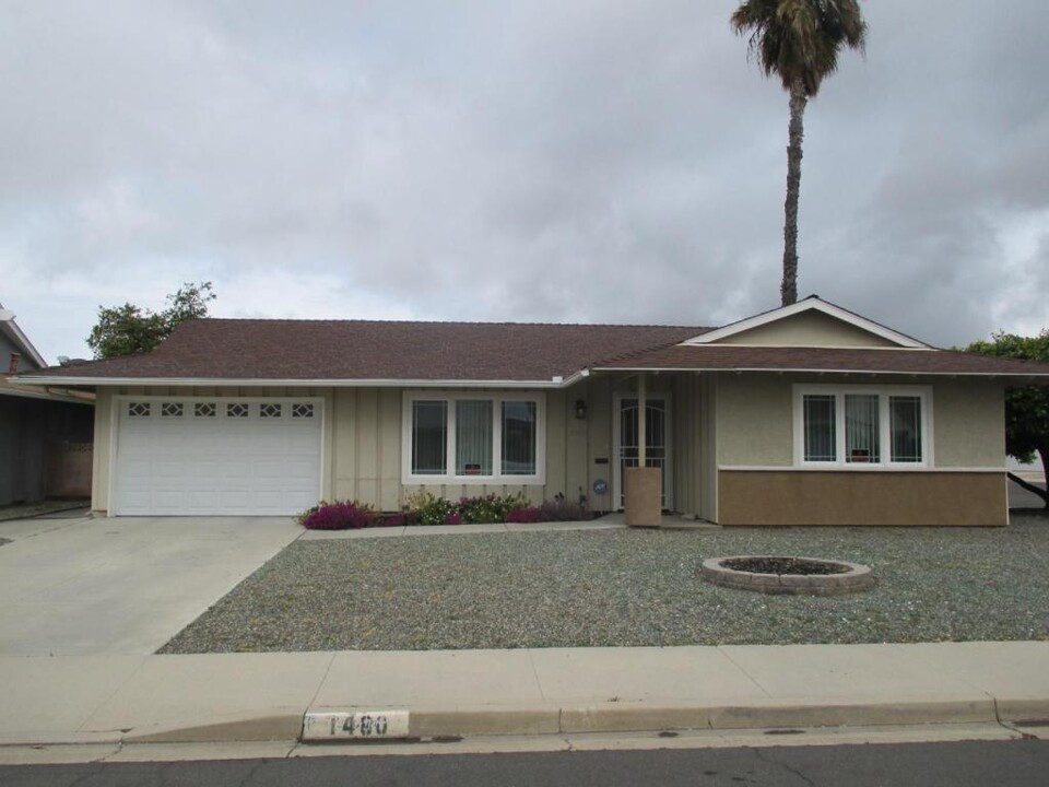 1460 Amberwood Dr in Hemet, CA - Building Photo