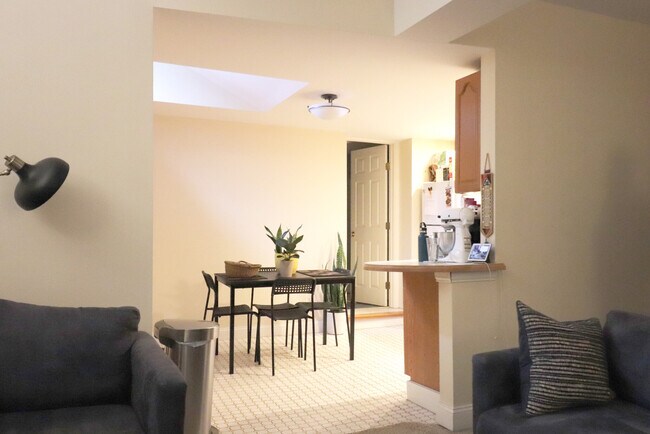 1090 Beacon St in Brookline, MA - Building Photo - Building Photo