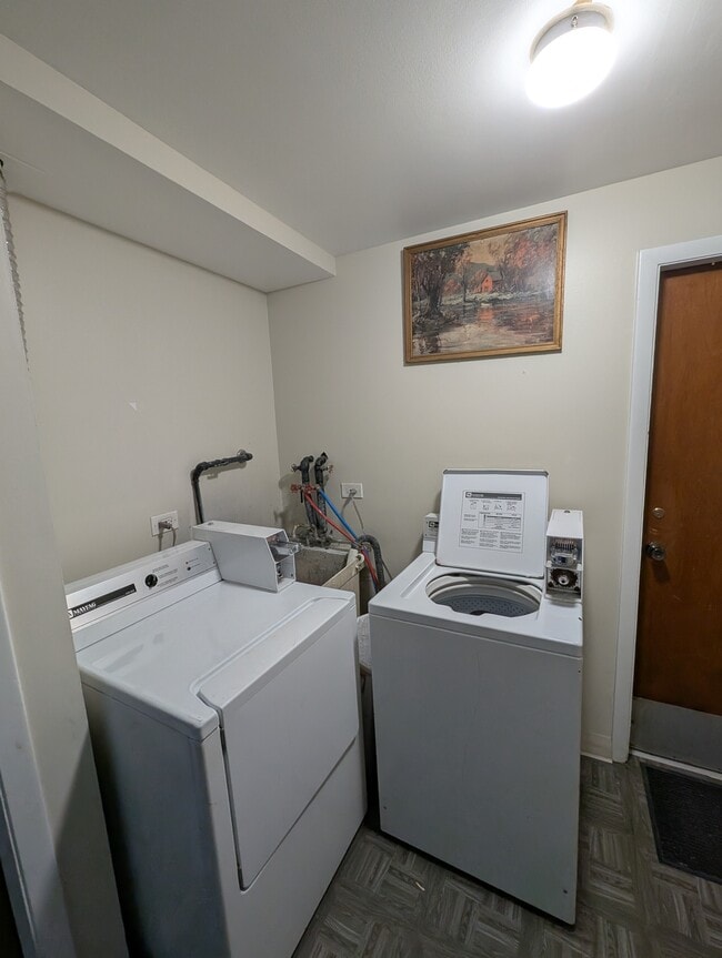 9216 Seymour Ave, Unit 1E in Schiller Park, IL - Building Photo - Building Photo