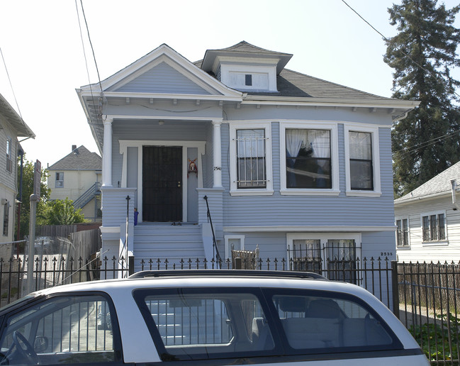 2538-2540 11th Ave in Oakland, CA - Building Photo - Building Photo