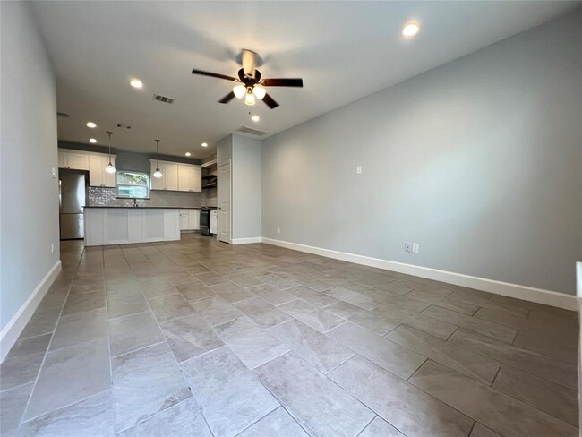 120 Sylvester Rd in Houston, TX - Building Photo - Building Photo