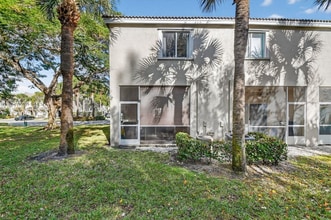 5015 Palmbrooke Cir in West Palm Beach, FL - Building Photo - Building Photo
