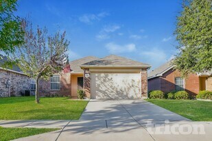 1228 Artesia Dr, Unit 2 in Haslet, TX - Building Photo