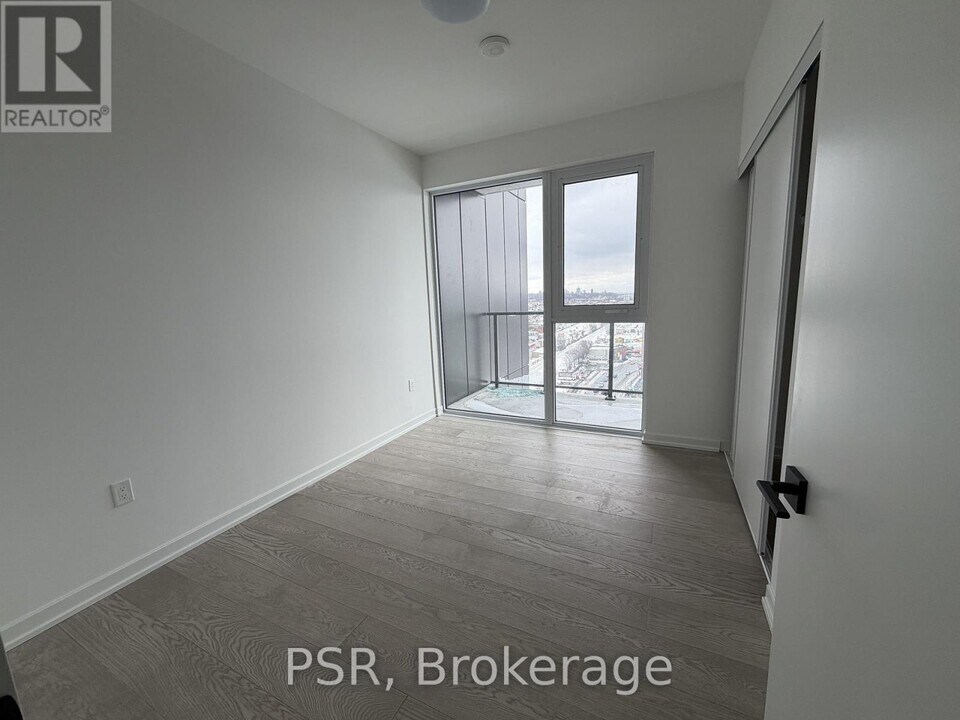 1285 Dupont St in Toronto, ON - Building Photo